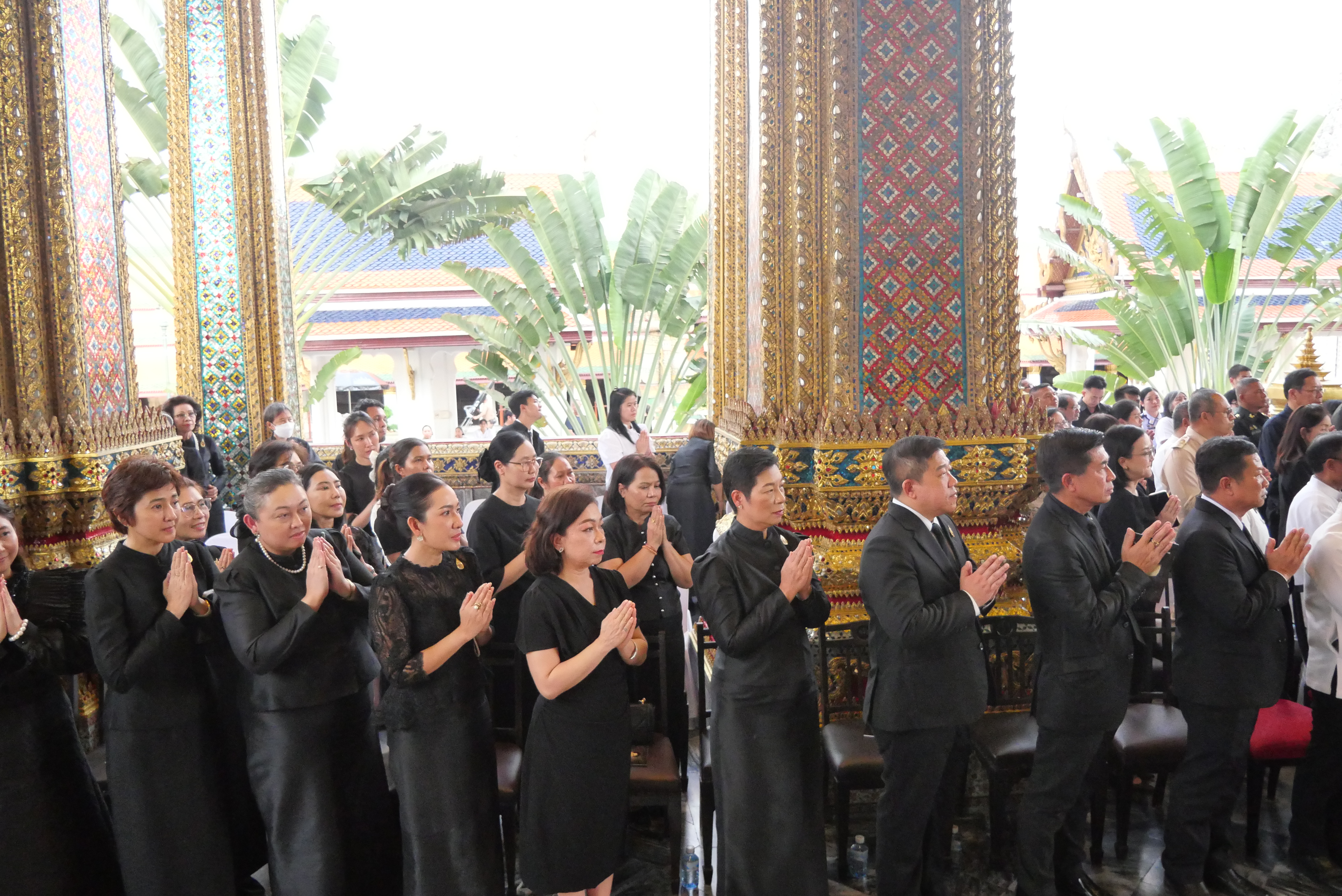 title - ส.ป.ก. ร่วมพิธีสวดพระพุทธมนต์ และเจริญจิตตภาวนาอุทิศถวายพระราชกุศลแด่ สมเด็จพระนางเจ้าสิริกิติ์ พระบรมราชินีนาถ พระบรมราชชนนีพันปีหลวง ณ พระอุโบสถวัดพระศรีรัตนศาสดาราม